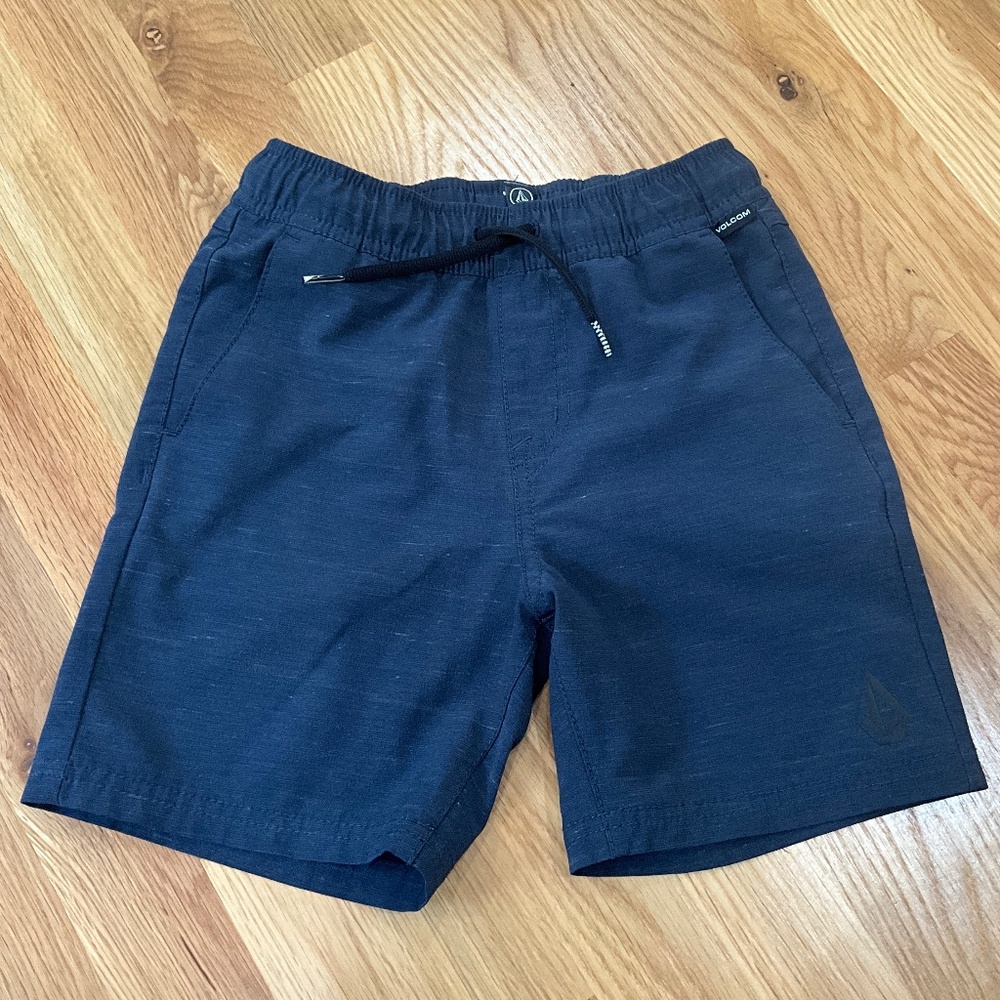 Boys (7) VOLCOM shorts